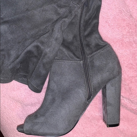 Super Cute Grey Thigh High Boots - Picture 4 of 5